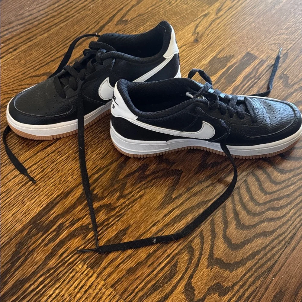 Nike Air Force One Black/White Low-Top Sneakers